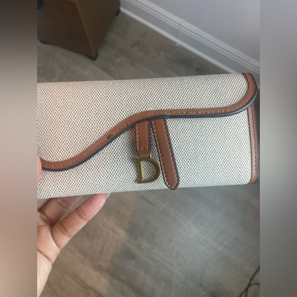 NEW $68 Delano Raffia Fabric Wallet Elegant Cream and Brown Women's Wallet - Picture 2 of 12